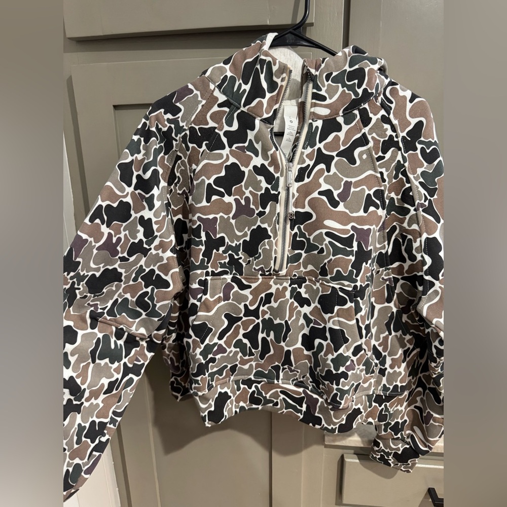 Cropped Camo Pullover